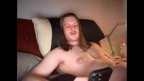 Snapshot of maxwatts95 chatting on 02/02/25, 07:57 Max Watts online show from 02/02/25, 07:57