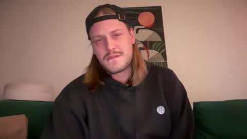 Snapshot of maxwatts95 chatting on 11/22/25, 09:36 Max Watts online show from 11/22/25, 09:36