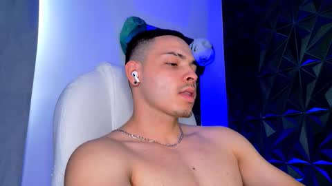 MAX online show from 12/17/25, 08:04