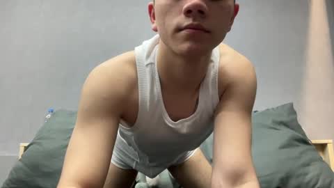 Snapshot of maxwoolf chatting on 04/10/26, 07:29 Max online show from 04/10/26, 07:29