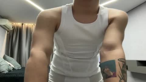 Snapshot of maxwoolf chatting on 04/12/26, 02:33 Max online show from 04/12/26, 02:33