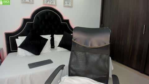 Snapshot of maxxicruz chatting on 02/18/25, 05:53 Maxxi online show from 02/18/25, 05:53