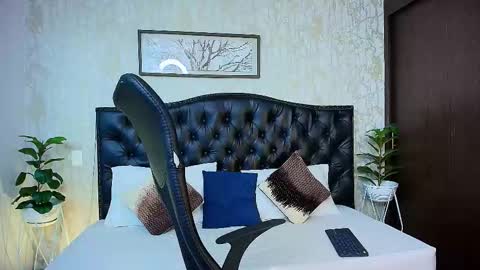 Snapshot of maxxicruz chatting on 10/11/25, 04:33 Maxxi online show from 10/11/25, 04:33