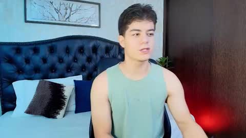 Snapshot of maxxicruz chatting on 10/19/25, 03:18 Maxxi online show from 10/19/25, 03:18