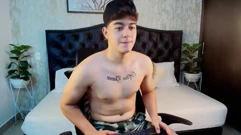 Snapshot of maxxicruz chatting on 10/24/25, 06:21 Maxxi online show from 10/24/25, 06:21