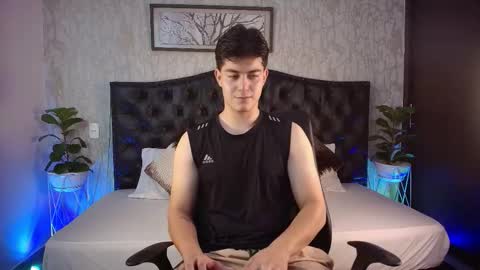 Snapshot of maxxicruz chatting on 10/29/25, 04:04 Maxxi online show from 10/29/25, 04:04