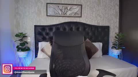 Snapshot of maxxicruz chatting on 11/08/25, 04:45 Maxxi online show from 11/08/25, 04:45