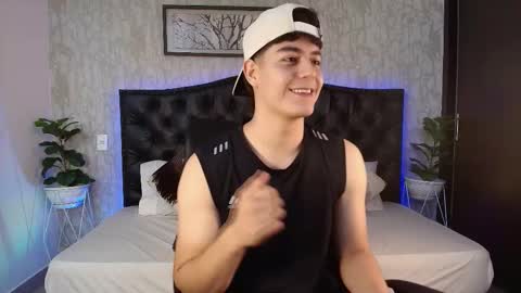 Snapshot of maxxicruz chatting on 11/15/25, 05:16 Maxxi online show from 11/15/25, 05:16