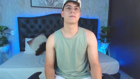 Snapshot of maxxicruz chatting on 11/25/25, 03:50 Maxxi online show from 11/25/25, 03:50