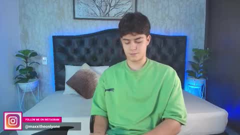 Snapshot of maxxicruz chatting on 11/29/25, 04:48 Maxxi online show from 11/29/25, 04:48