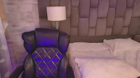 Snapshot of maxxxine_ chatting on 11/16/25, 11:27 Maxine Minx online show from 11/16/25, 11:27