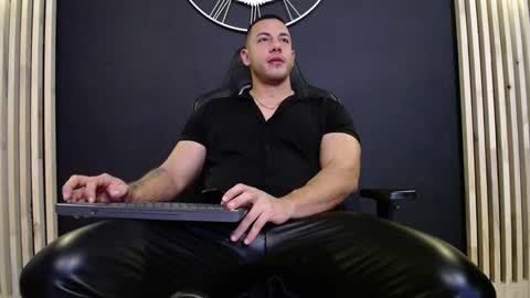 Snapshot of maxxxpowerful chatting on 01/27/25, 03:15 maxxxpowerful online show from 01/27/25, 03:15