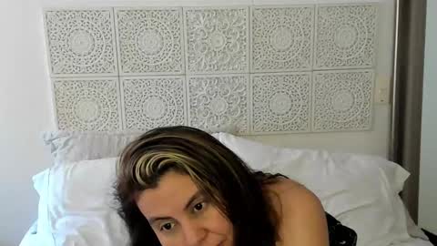 Snapshot of maxzy_star chatting on 12/29/24, 02:21 Victoria online show from 12/29/24, 02:21