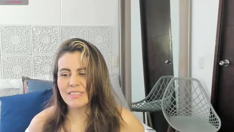 Snapshot of maxzy_star chatting on 02/15/25, 07:06 Victoria online show from 02/15/25, 07:06