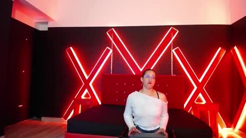 Maya online show from 09/16/25, 12:06