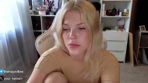 Snapshot of maya_blonde18 chatting on 06/27/26, 03:33 Maya online show from 06/27/26, 03:33