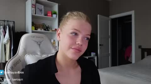 Snapshot of maya_blonde18 chatting on 06/29/26, 03:46 Maya online show from 06/29/26, 03:46