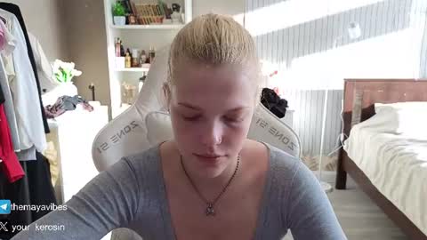 Snapshot of maya_blonde18 chatting on 07/18/26, 03:33 Maya online show from 07/18/26, 03:33