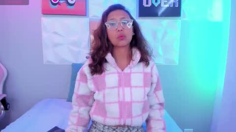 Snapshot of maya_cardona chatting on 12/16/25, 02:33 Maya online show from 12/16/25, 02:33