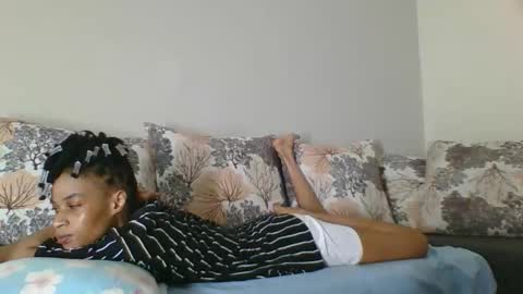 Snapshot of maya_dol chatting on 10/21/25, 08:20 maya online show from 10/21/25, 08:20