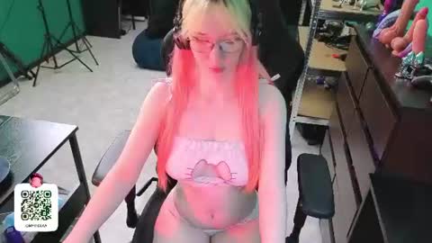 Maya Viola online show from 07/14/26, 10:21