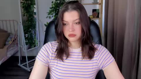 Mimi online show from 06/01/26, 01:29