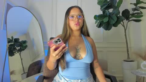 Snapshot of mayalee_ chatting on 05/21/26, 03:24 mayalee_ online show from 05/21/26, 03:24