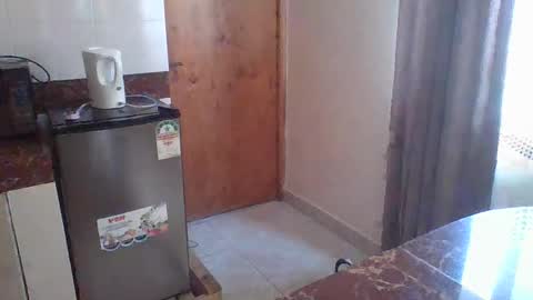 Snapshot of mayan001 chatting on 09/11/25, 10:48 mayan online show from 09/11/25, 10:48