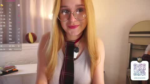 Snapshot of maybellebyone chatting on 04/19/26, 05:56 Milina online show from 04/19/26, 05:56