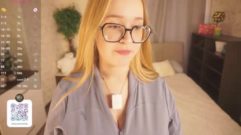 Snapshot of maybellebyone chatting on 05/24/26, 03:50 Milina online show from 05/24/26, 03:50