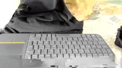 Snapshot of maybelline_666 chatting on 11/19/25, 12:21 Maybelline69 online show from 11/19/25, 12:21