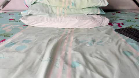 Snapshot of maybelline_666 chatting on 11/25/25, 08:42 Maybelline69 online show from 11/25/25, 08:42