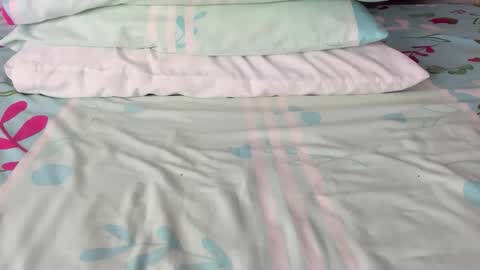 Snapshot of maybelline_666 chatting on 12/16/25, 12:15 Maybelline69 online show from 12/16/25, 12:15