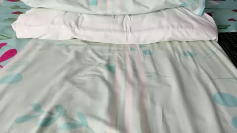 Snapshot of maybelline_666 chatting on 12/17/25, 05:41 Maybelline69 online show from 12/17/25, 05:41