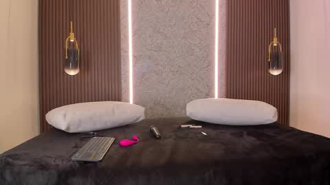 Maye Wells online show from 02/21/26, 07:37