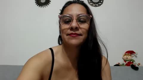 Snapshot of mayitadelicious chatting on 11/12/25, 06:41 mayitadelicious online show from 11/12/25, 06:41