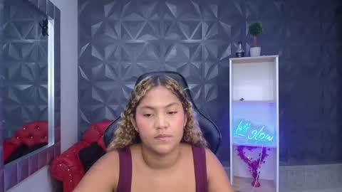 Snapshot of mayli_marie chatting on 02/13/26, 11:23 mayli_marie online show from 02/13/26, 11:23