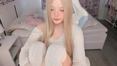  Mila  online show from 04/25/26, 07:22