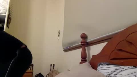 Snapshot of mazl0w chatting on 10/20/25, 07:42 mazl0w online show from 10/20/25, 07:42