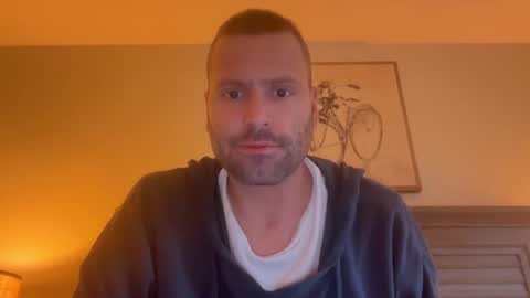 Snapshot of mbnc chatting on 11/21/25, 06:39 lol online show from 11/21/25, 06:39