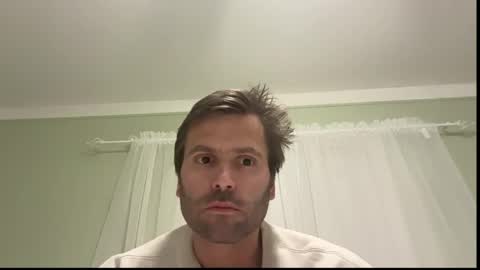 Snapshot of mbnc chatting on 04/08/26, 01:38 lol online show from 04/08/26, 01:38