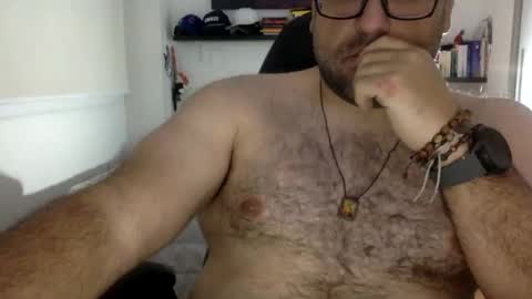 Snapshot of mbotve chatting on 11/04/25, 04:44 VzlaMan online show from 11/04/25, 04:44