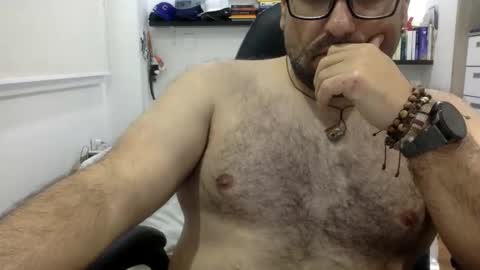 Snapshot of mbotve chatting on 11/05/25, 03:28 VzlaMan online show from 11/05/25, 03:28