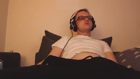 Snapshot of mcmike_es chatting on 12/24/24, 10:55 Mike online show from 12/24/24, 10:55