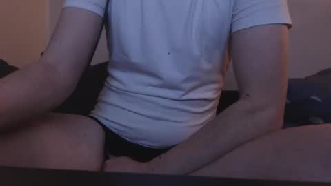 Snapshot of mcmike_es chatting on 01/01/25, 04:50 Mike online show from 01/01/25, 04:50