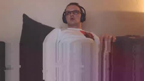 Snapshot of mcmike_es chatting on 01/05/25, 12:20 Mike online show from 01/05/25, 12:20