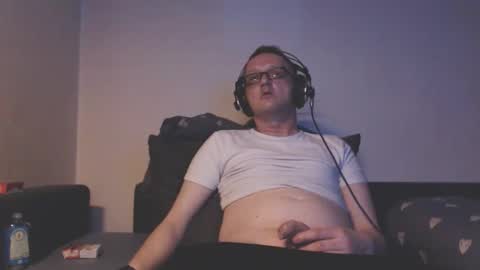 Snapshot of mcmike_es chatting on 09/26/25, 04:55 Mike online show from 09/26/25, 04:55