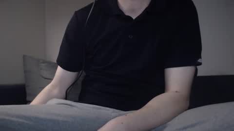 Snapshot of mcmike_es chatting on 10/03/25, 12:02 Mike online show from 10/03/25, 12:02