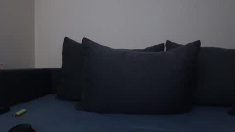 Snapshot of mcmike_es chatting on 10/04/25, 08:29 Mike online show from 10/04/25, 08:29