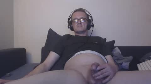 Snapshot of mcmike_es chatting on 10/10/25, 09:14 Mike online show from 10/10/25, 09:14